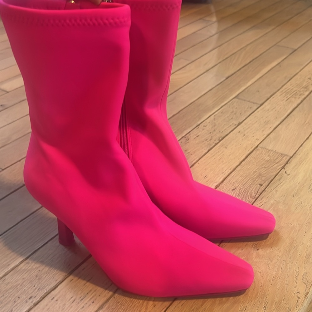 Steve Madden Vibrant Pink Women's Heeled Boots size 7.5 never worn